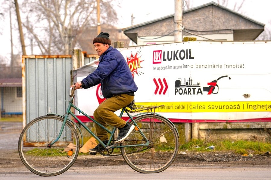 A new climate norm: less carbon, continued growth