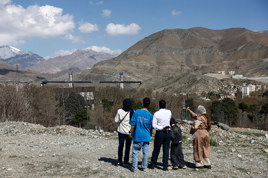 ईरान के लिए ट्रम्प की चेतावनियों से सवाल उठता है: युद्ध अपराध क्या है?