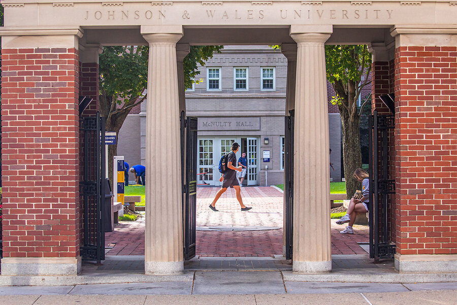 Job training or well-rounded education: Can 3-year college degrees do both?