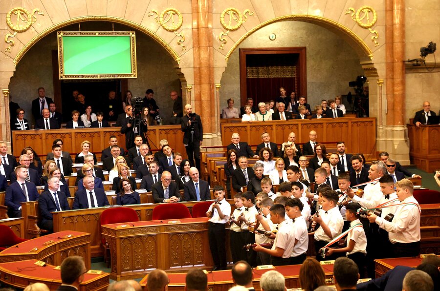 Power sharing as trust building in Hungary