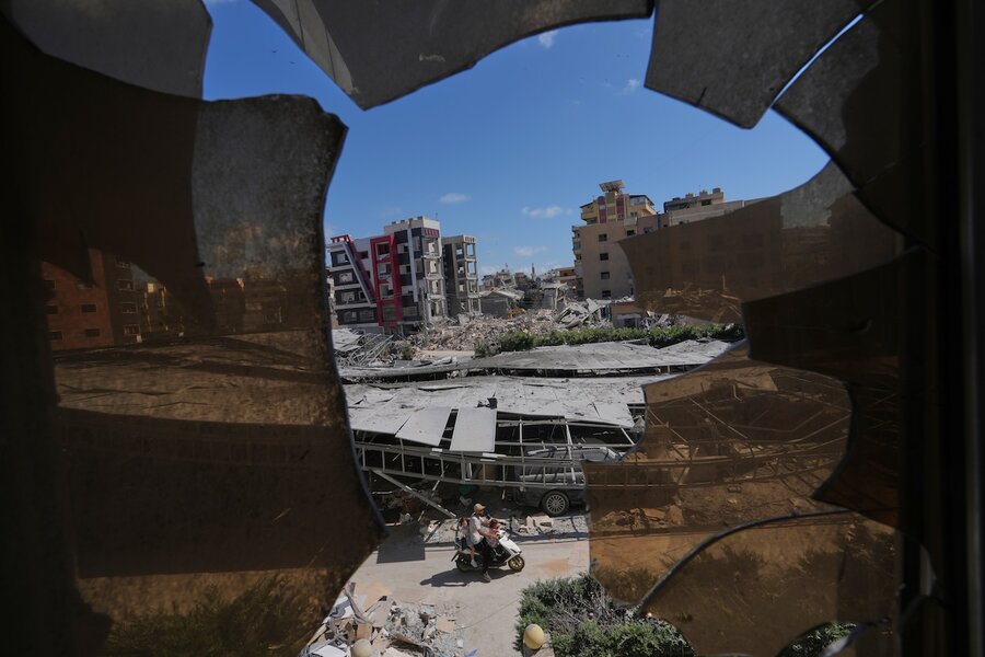 US-Iran talks to begin Sunday in Switzerland as Tehran closes the strait over Lebanon fighting