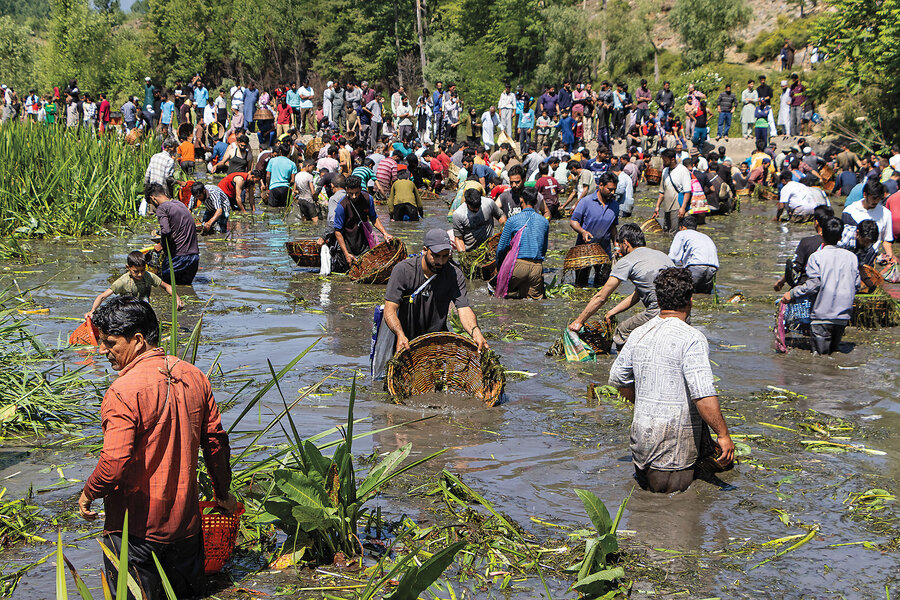 Waist-deep in joy during a cleanup of Kashmir&rsquo;s &lsquo;500 springs&rsquo;