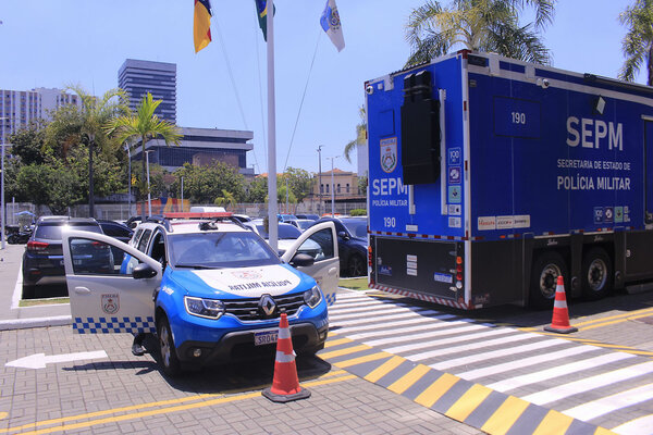 Brazilians weigh the benefits of AI facial recognition against the costsBy Constance Malleret / 5 min
