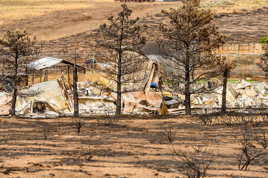 Thousands evacuate as wildfire approaches Reno