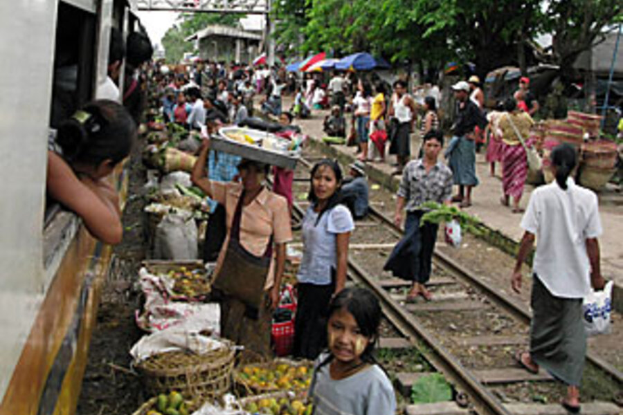 Volunteers send aid through Burma's (Myanmar's) back door - CSMonitor.com