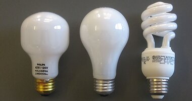 gaan beslissen leg uit Elektronisch EU bans incandescent light bulbs - CSMonitor.com
