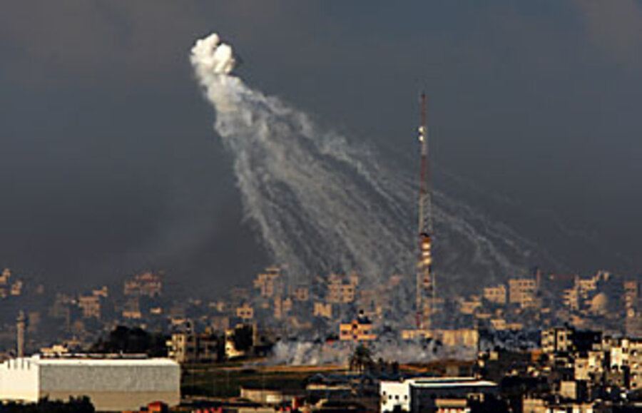 gaza-israel-under-fire-for-alleged-white-phosphorus-use-csmonitor