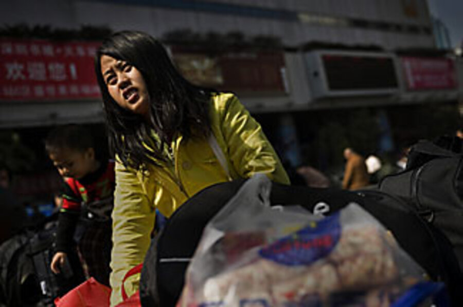Migrant workers struggle as China's factories slow - CSMonitor.com