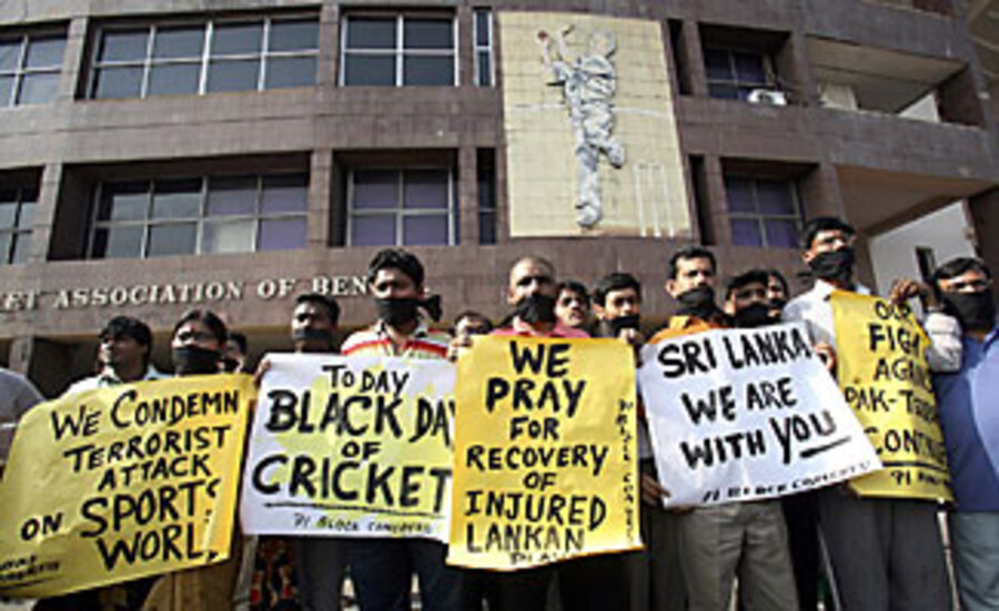 Gunmen attack Sri Lankan cricket team in Pakistan - CSMonitor.com