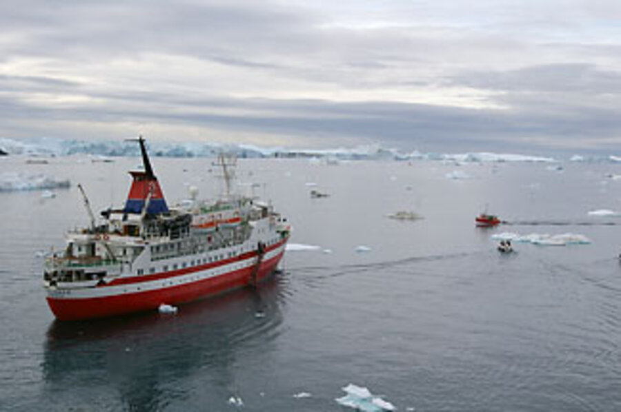 cruise ship sinks in antarctic 2007