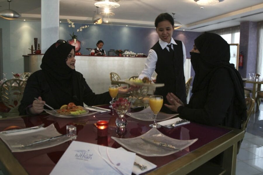 Saudi Arabia: Dining by gender - CSMonitor.com