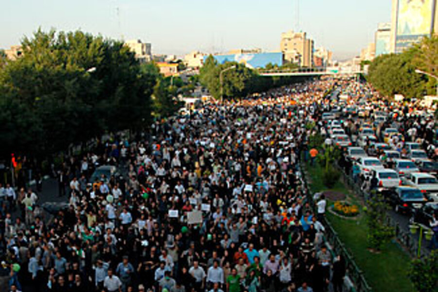 What's behind Iran's power struggle - CSMonitor.com