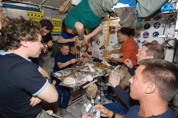 Astronaut's life: no shower, sleep anywhere, cramped dinner table - CSMonitor.com