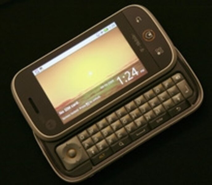 motorola cliq takes aim social network users motorola cliq takes aim social network users