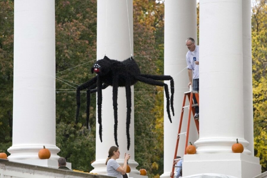 Hey, let's go trick or treat at the White House!
