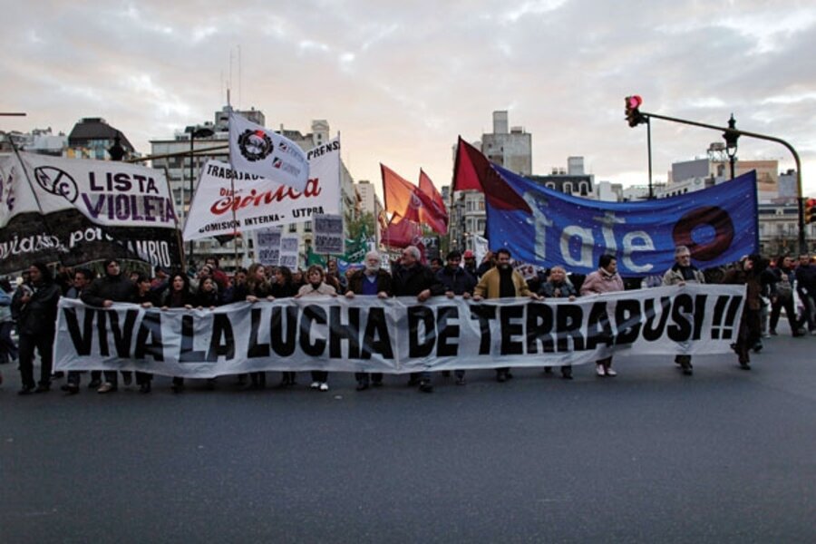 Argentina: Since economic crisis, unemployed make picketing a way of