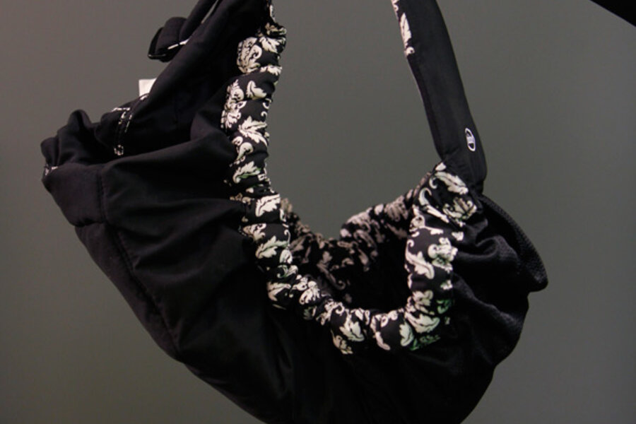 Baby slings can be dangerous says US government