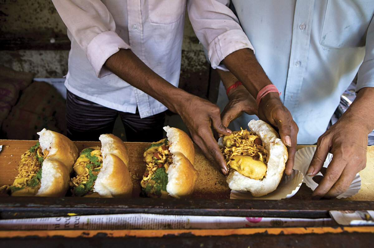 Indian Food: Vada Pav, Mumbai's chutney-slathered vegetarian food - CSMonitor.com