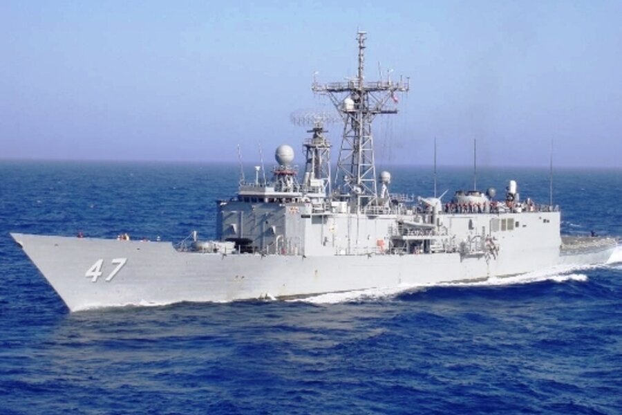 USS Nicholas captures Somali pirates. What to do with them? - CSMonitor.com