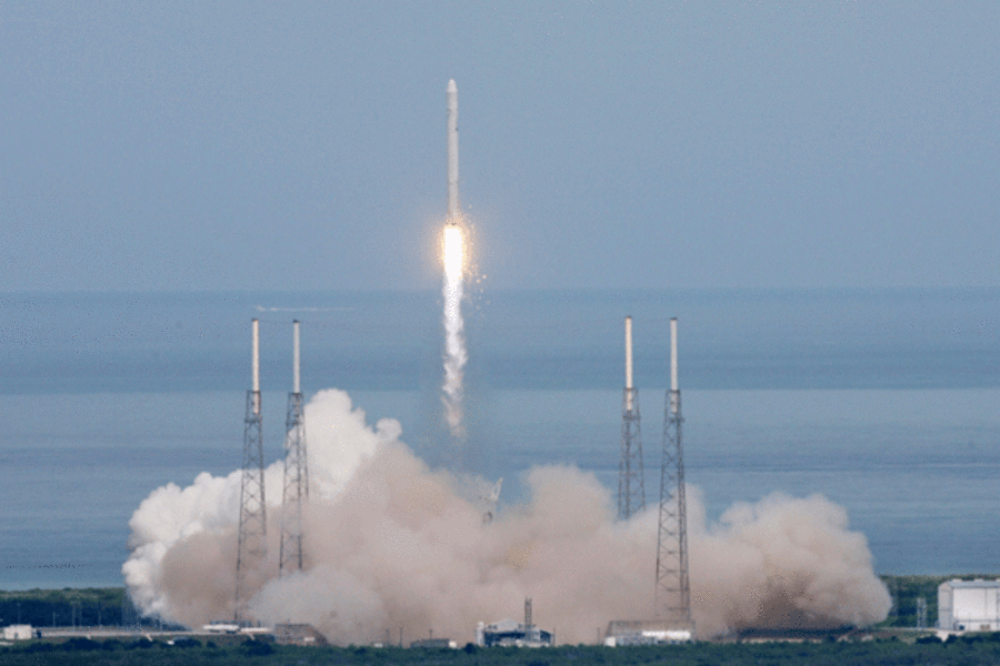 SpaceX signs satellite deal with Iridium; Falcon 9 rocket to carry satellites - CSMonitor.com