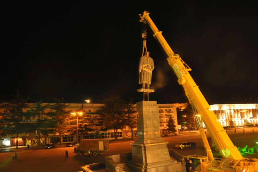 Josef Stalin statue dismantled in the middle of the night ...