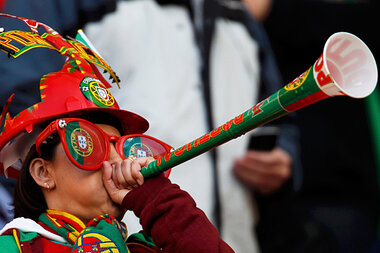 VUVUZELA definition and meaning