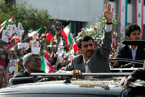 Iran's Ahmadinejad Receives Rapturous Welcome In Lebanon - CSMonitor.com