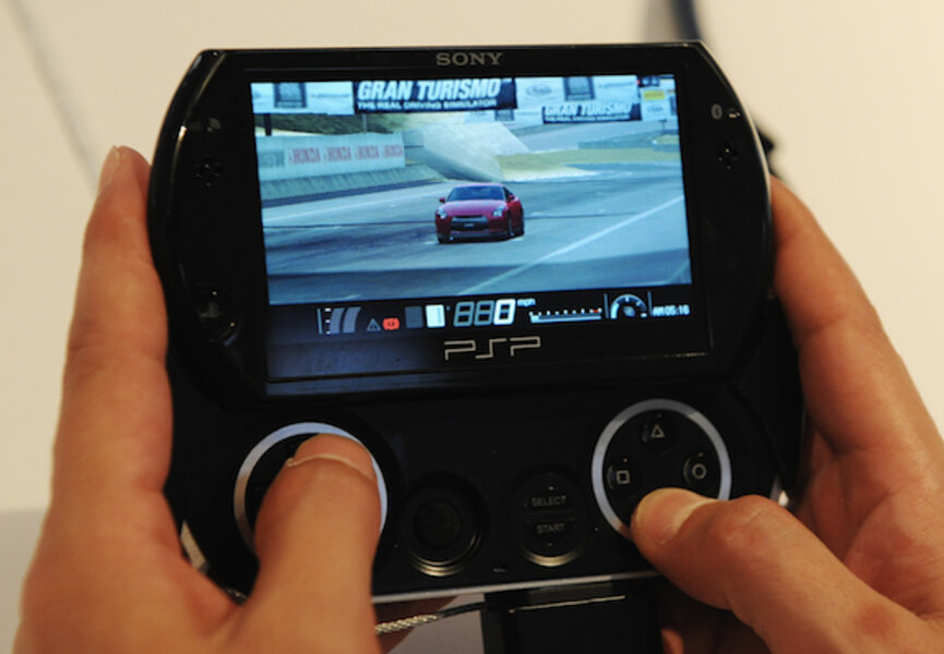 Sony PSP Go Hands-On - GameSpot