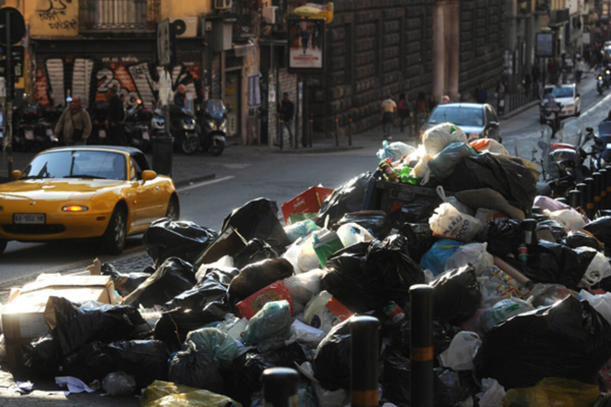 Naples Italy Waste Rubbish Naples Hi Res Stock Photography And Images