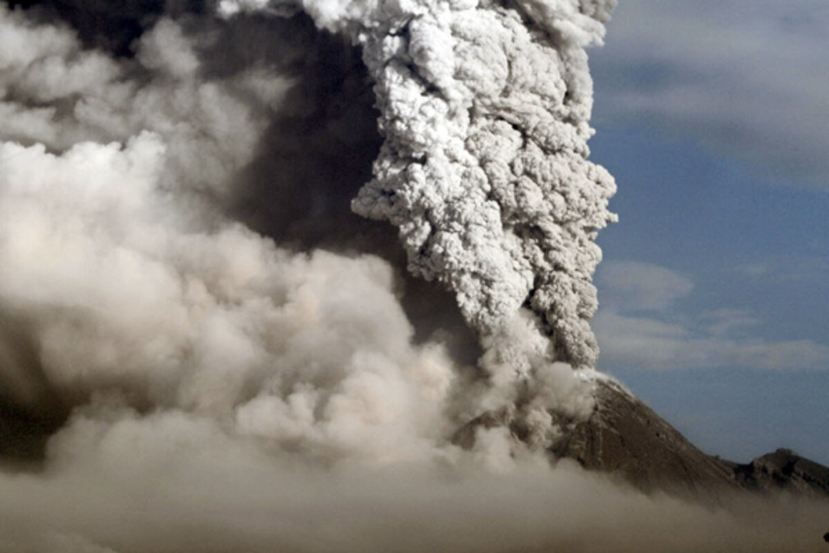 Did Merapi volcano ash damage the Qantas A380 engine? - CSMonitor.com, image size:1200x800