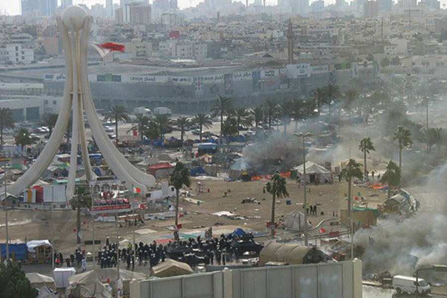 Bahrain expels protesters from Pearl Roundabout