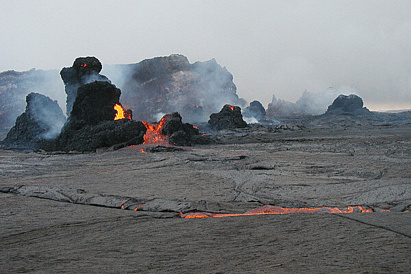 Why did Hawaii's Kilauea volcano shoot lava 80 feet into the air ...