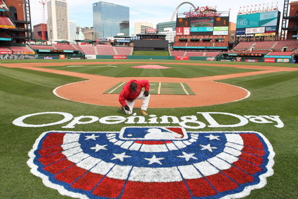 MLB Opening Day: Traditional opener in Cincinnati, and Yankees&#39; Jeter goes after record ...