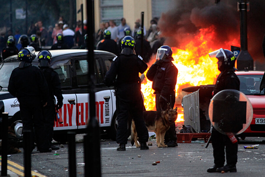 London riots: Residents demand tougher policing after third night of  burning, looting [VIDEO] - CSMonitor.com