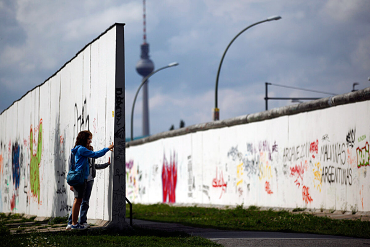 Berlin Wall turns 50 – and some want to rebuild it, barbed wire and all -  CSMonitor.com, image size:1200x800