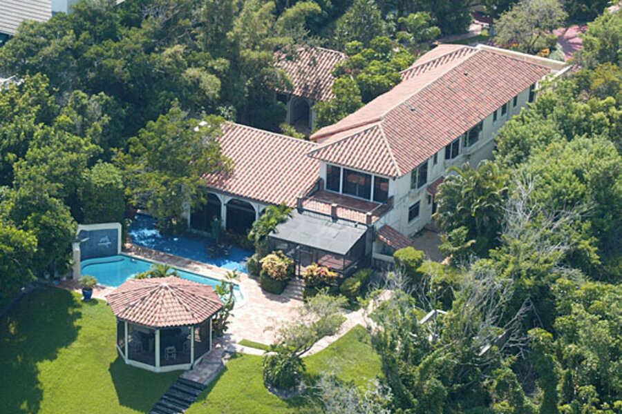 Burt Reynolds sees his Florida mansion go into foreclosure