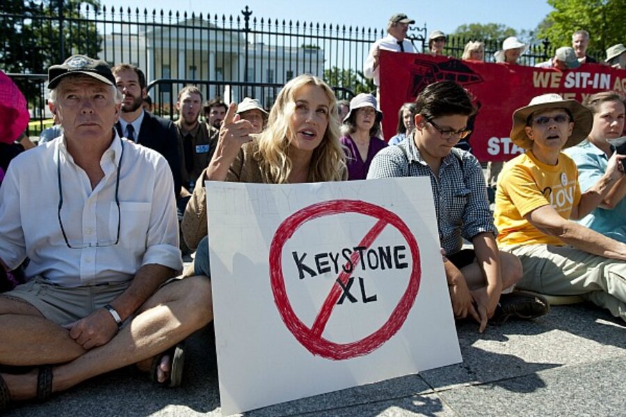 Hundreds arrested protesting Keystone XL oil pipeline