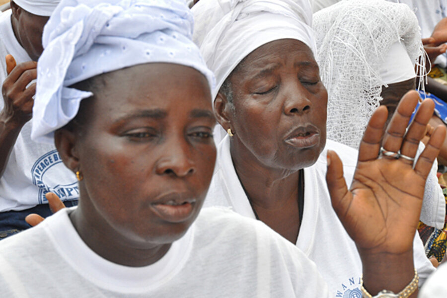 Liberian women pray as the nation heads to the polls - CSMonitor.com