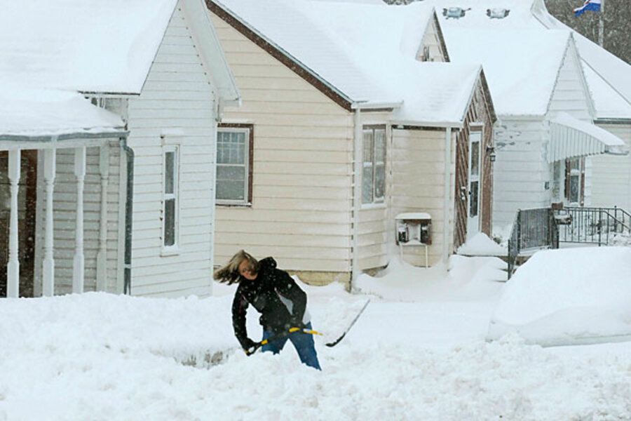 Snowstorm US blizzard heads north, but Southwest still digging out